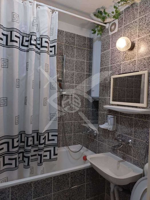 Двустаен апартамент в кв. Тракия - 1697121