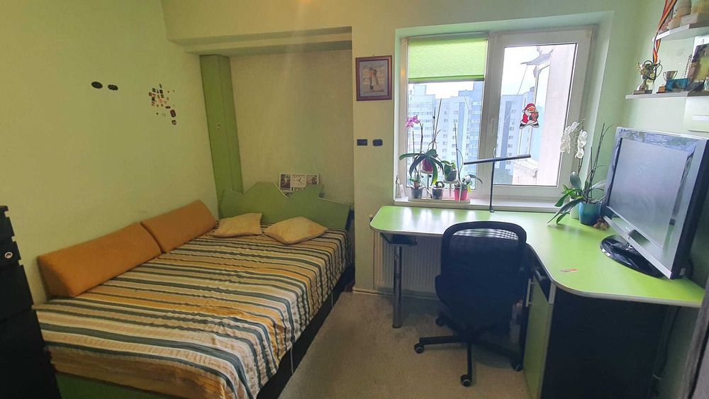 Apartament cu 4 camere,strada Bistritei 32,ultracentral