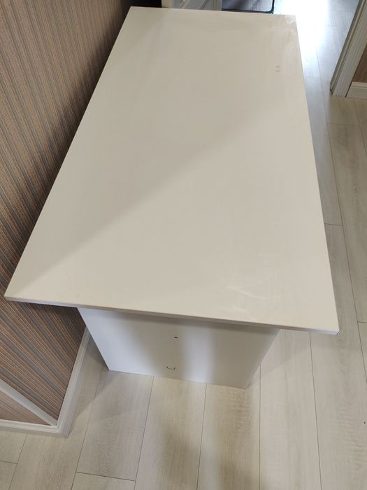 Стол Икеа в хорошем состоянии