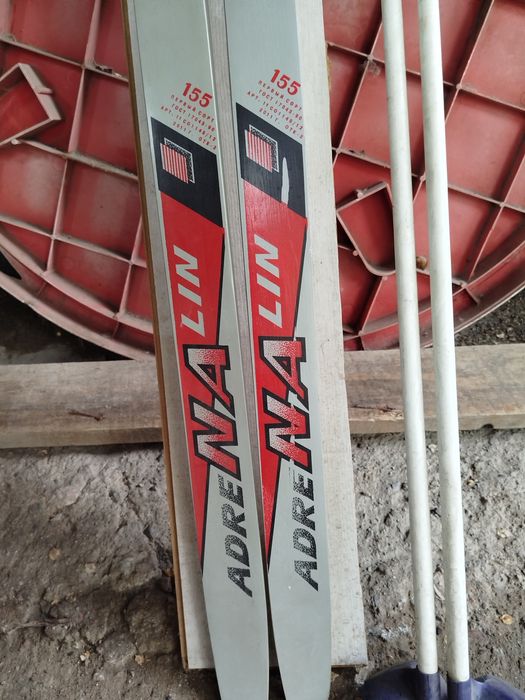 В продаже лыжи новые