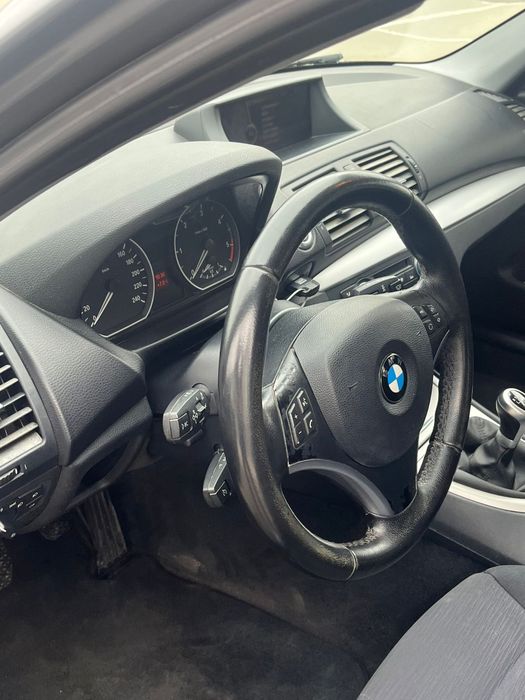 Bmw seria 1  motor de 2.0 d Navigatie
