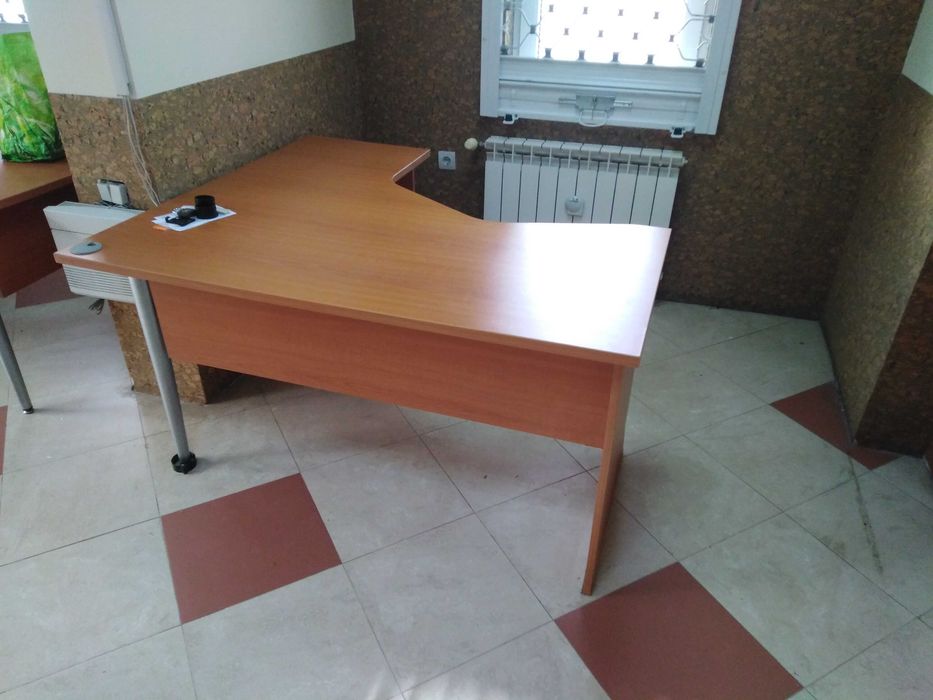 Продавам офис бюра
