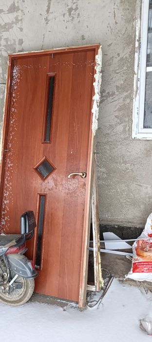 Ағаш есік сатамын.