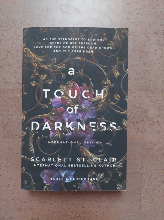 Манги и книга от Scarlett St. Clair