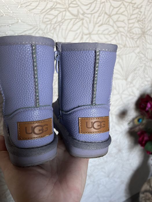 Продам детские угги