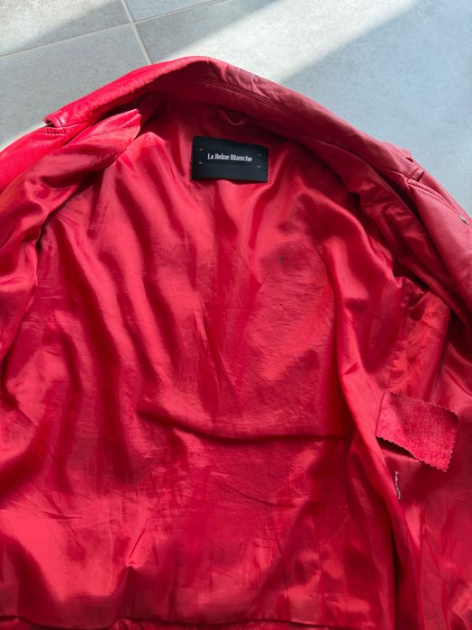 Червено кожено яке