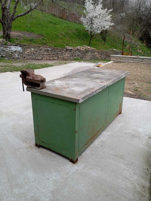 Шлосерска маса с менгеме