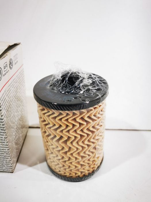 Filtru ulei original Volkswagen LT28 / LT35 / LT46

Cod OE : 2D0 127 1