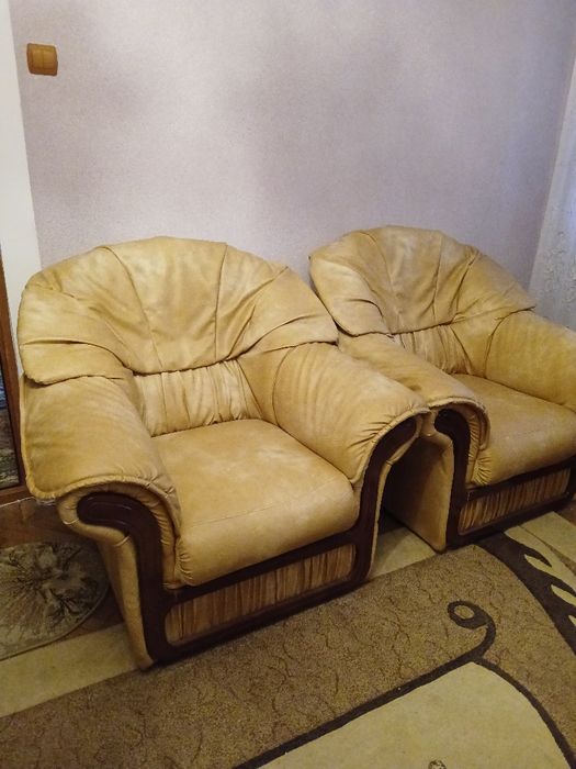 Vand set canapea si 2 fotolii,impecabile