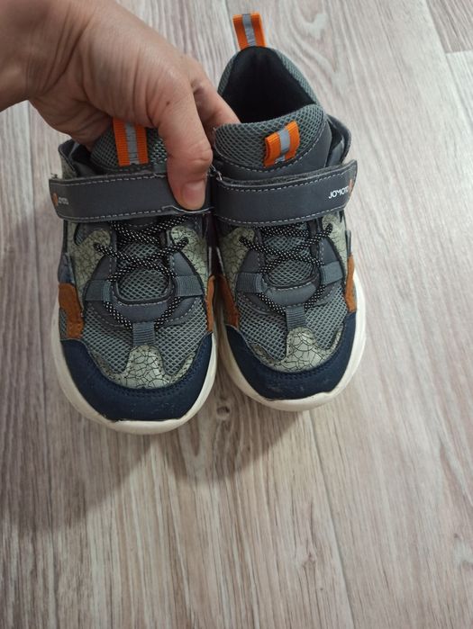 Продам кроссовки размер 32