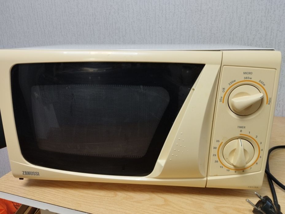 Микровълнова печка Zanussi
