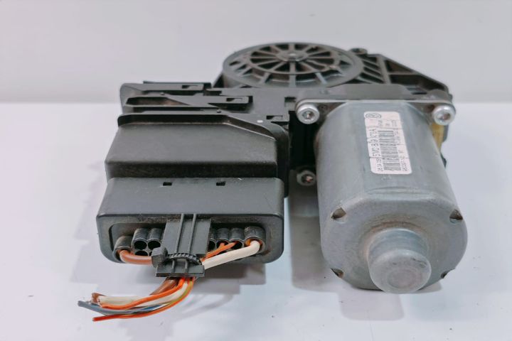 Motoras macara geam dreapta spate   5M0839402A / 1K0959704C Volkswage