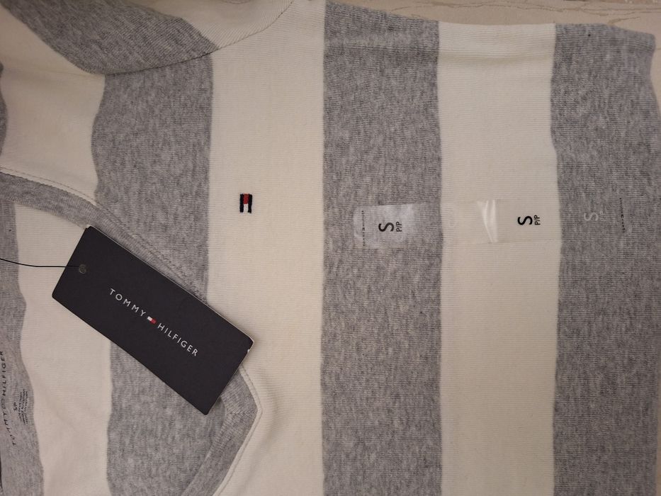 Футболка от Tommy Hilfiger