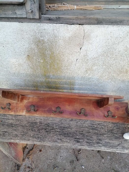 Етажерка и закачалки антики