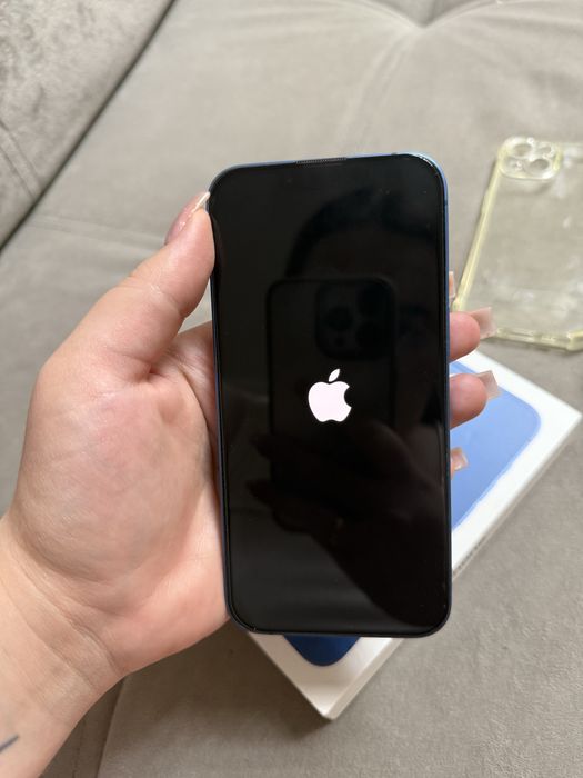 Продам iPhone 13 (128ГБ)