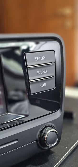 Radio swing 2016  toureen scos după Skoda Octavian 3 , folie originala pe touch-screen 
Preț 500 ron.
