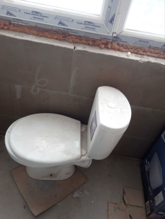 Унитаз новый.