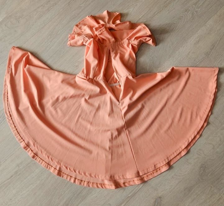 Продам платье персикового цвета