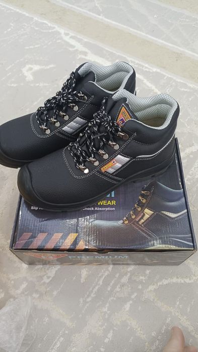 Продается Спец ботинки