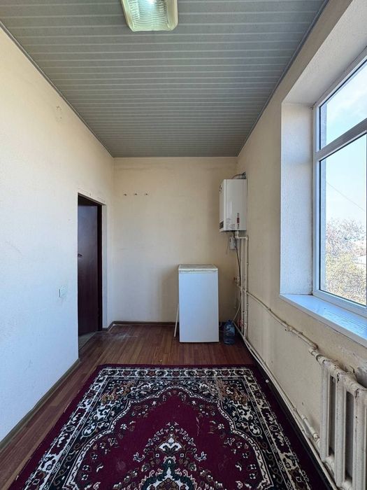 Теракзор томонда жойлашган 2 хонали квартира ижарага берилади