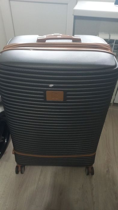 Продам большой чемодан