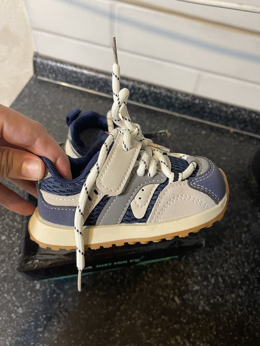 Новые кроссовки на годик