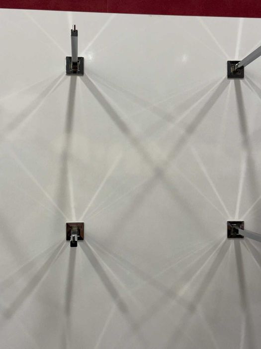 Търговска стена с модул за окачване