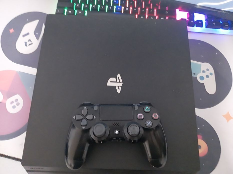 PS4 pro 1TB + 8 jocuri + o maneta