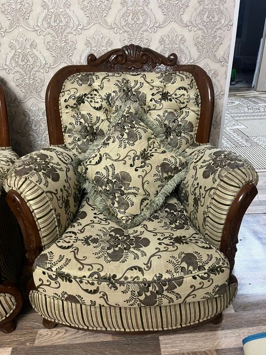 Продажа диван сервант стул