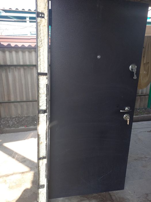 Железная входная дверь