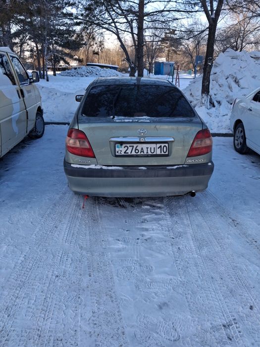 Надежный японей Авенсис