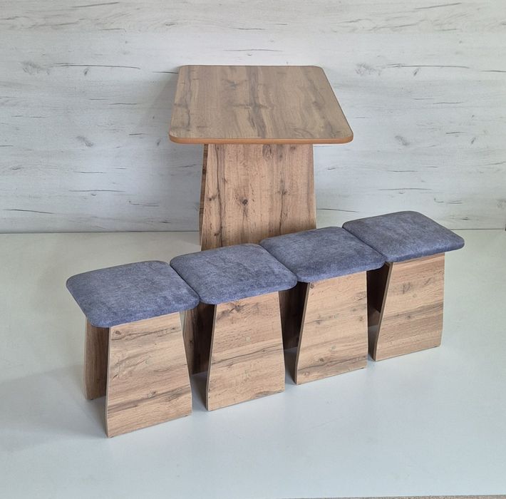 Кухонный стол с табуретками НОВЫЙ