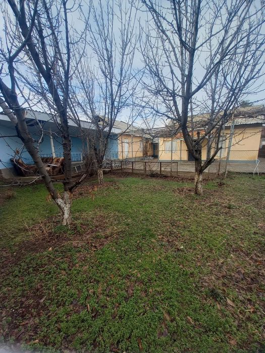 Бустонлик тумани Азадбашда 4 сотик 4 хона ховли сотилади йулга якин