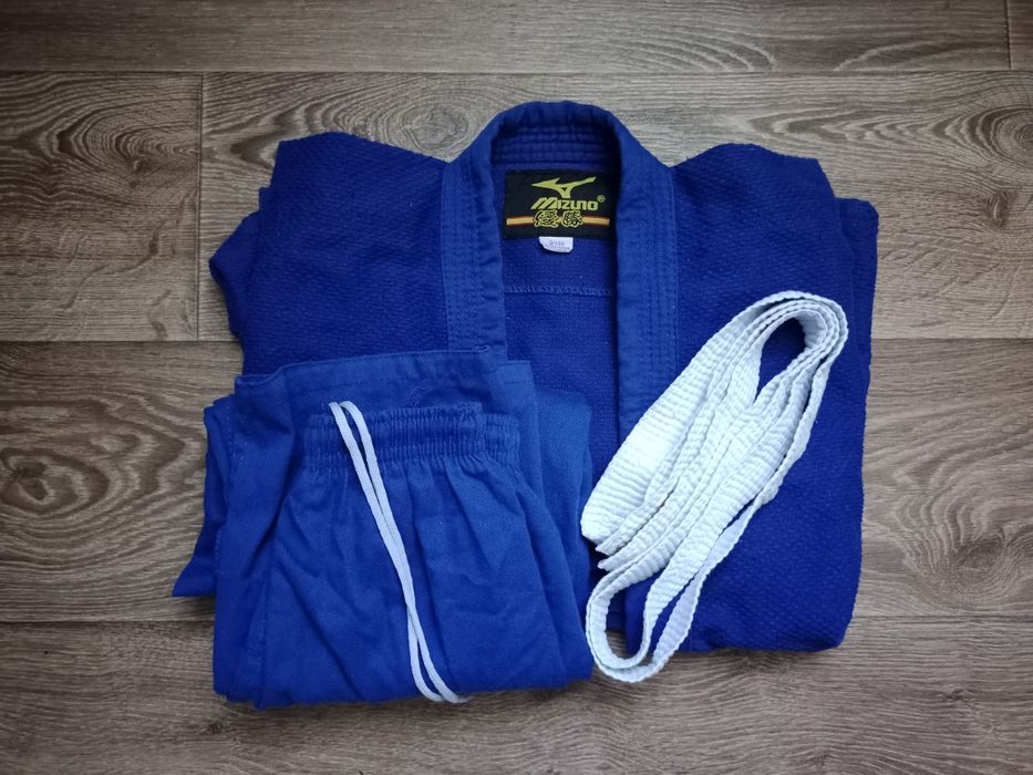 Продам кимоно 150 см