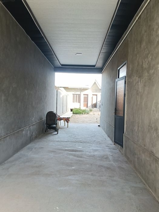 Назарбек харакат 3 сот. 7 комн . Новостройка .