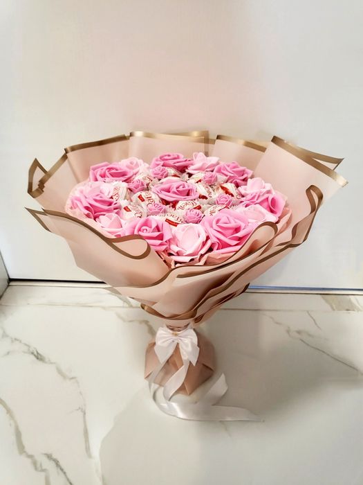 Букет бебе памперси плетен мече вечни рози  погача новородено  1