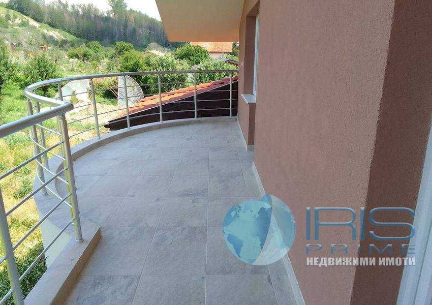 Къща с двор /НС/, с.Хан Крум