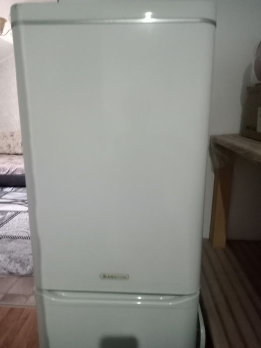 Продам холодильник ariston