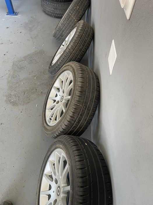 Vand 4 jante aluminiu cu anvelope vara R 15