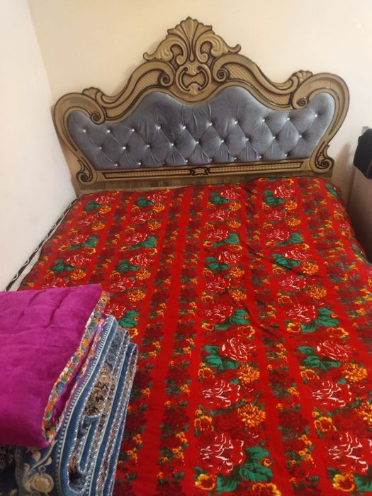 Двуспальная крават сотилади