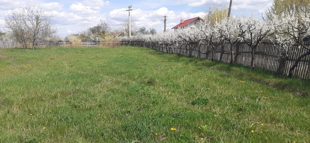 Teren intravilan de vânzare