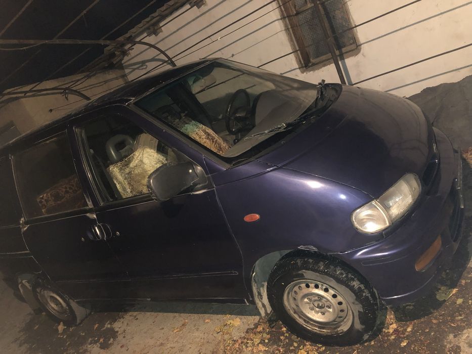 Минивэн Nissan Serena