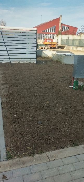 Aduc pământ negru padure