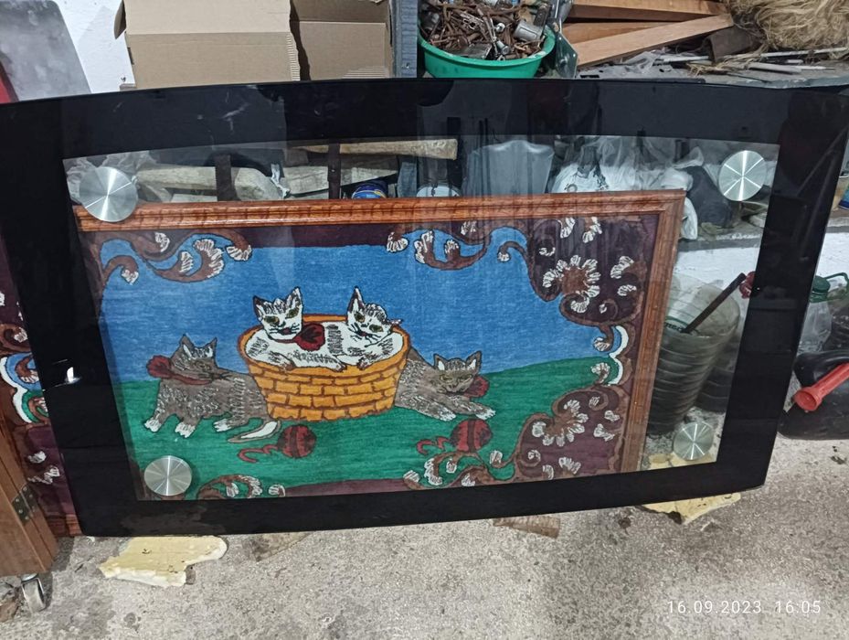 Стъклен плот за маса.