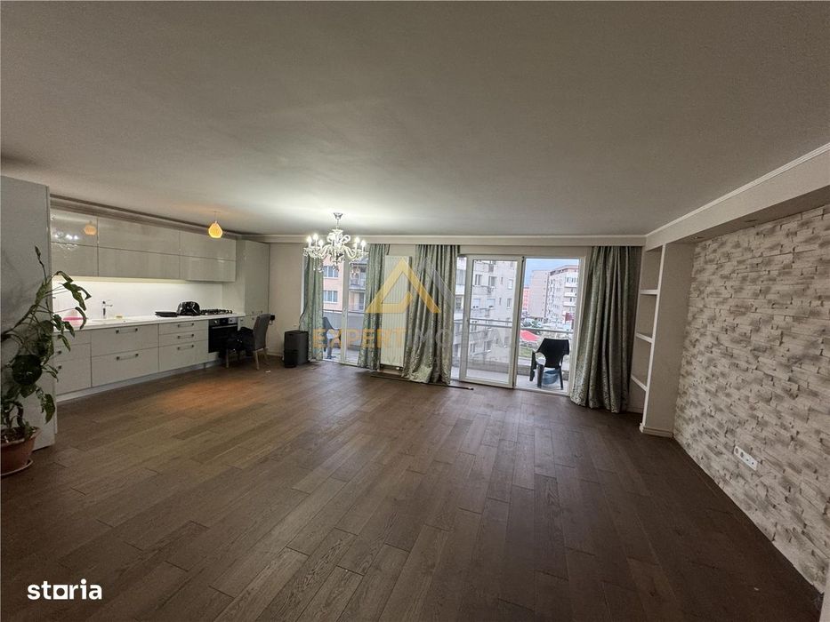 Penthouse De Vanzare  Langa Hotel Europa