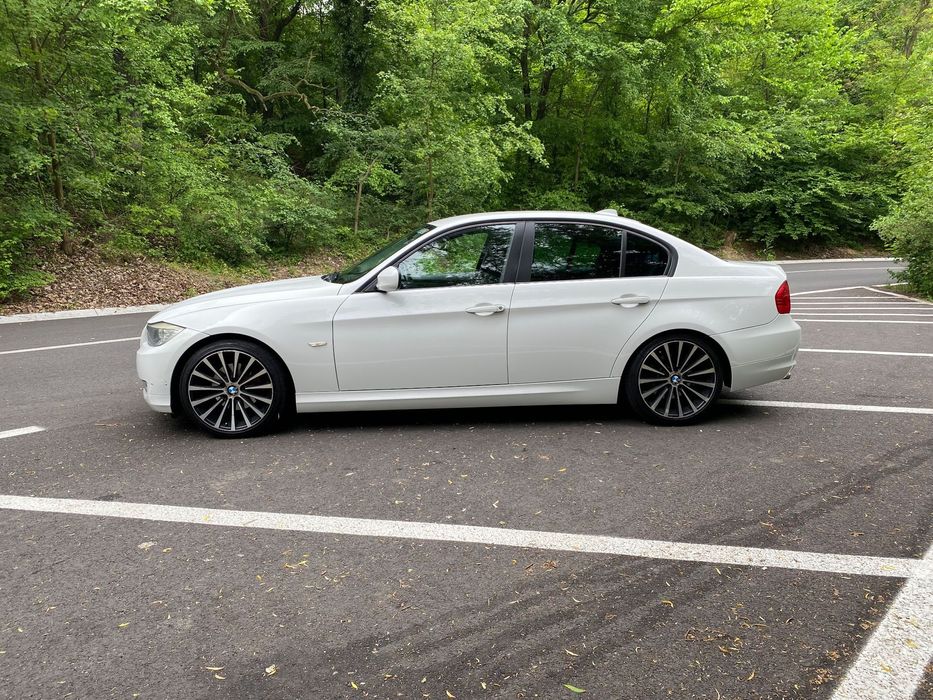 BMW Seria 3 Vând BMW E90 318d