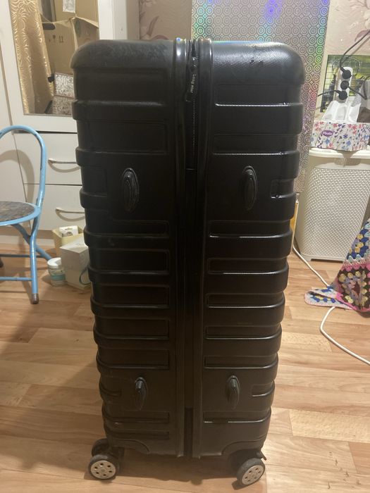 Черный чемодан (Размер L)