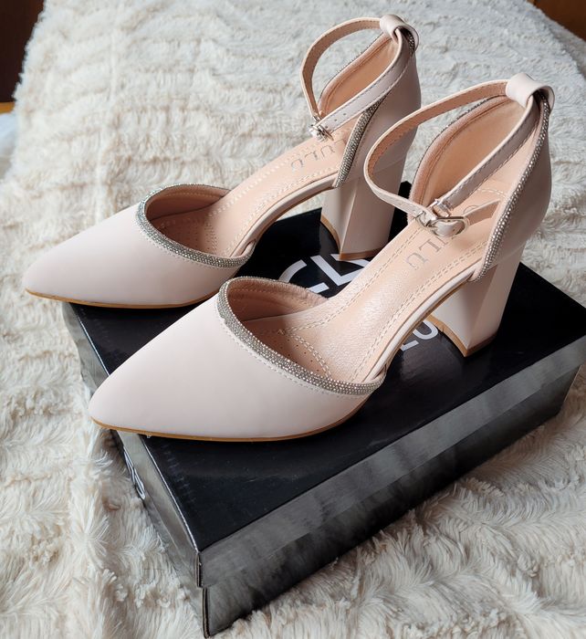 Pantofi Noi cu Toc Eleganti,