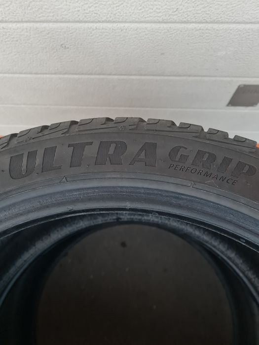 Зимни гуми 2 броя GOODYEAR UltraGrip 245 40 R18 дот 3518