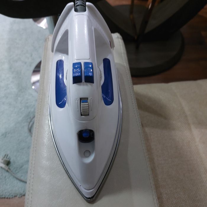 Продам красивый утюг.